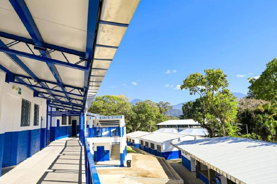 Amplían disposiciones para contratación urgente de obras en escuelas