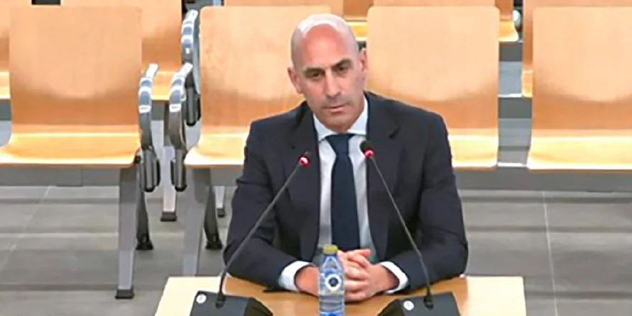 Rubiales afirma estar "totalmente seguro" de que Hermoso consintió el beso