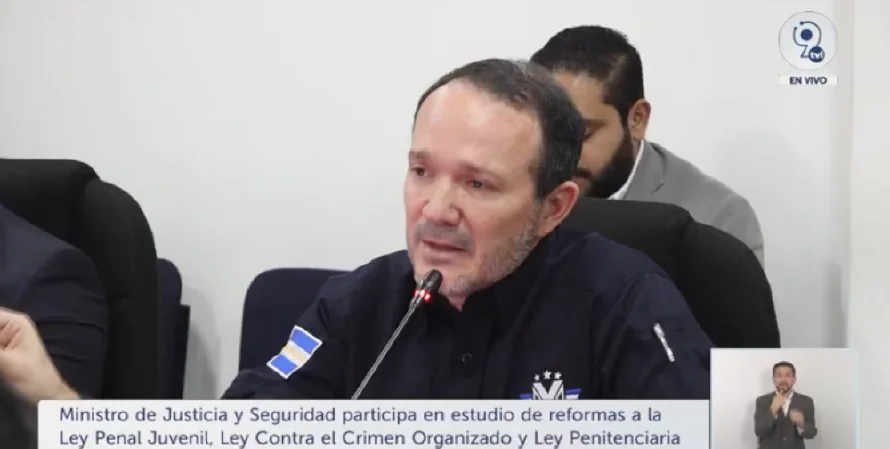 Gustavo Villatoro defiende reforma: "No creemos en rehabilitación de terroristas independientemente de la edad"