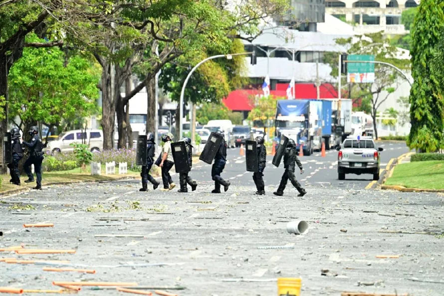 Dos heridos y una decena de detenidos deja protesta contra reforma de pensiones en Panamá