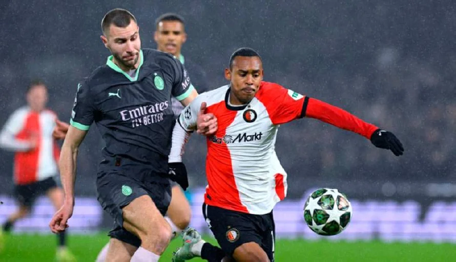 El Feyenoord golpea primero con victoria 1-0 contra Milan