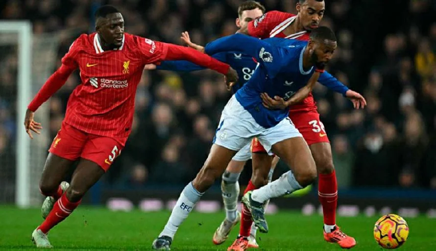 Everton y Liverpool honran Goodison Park con un empate agónico