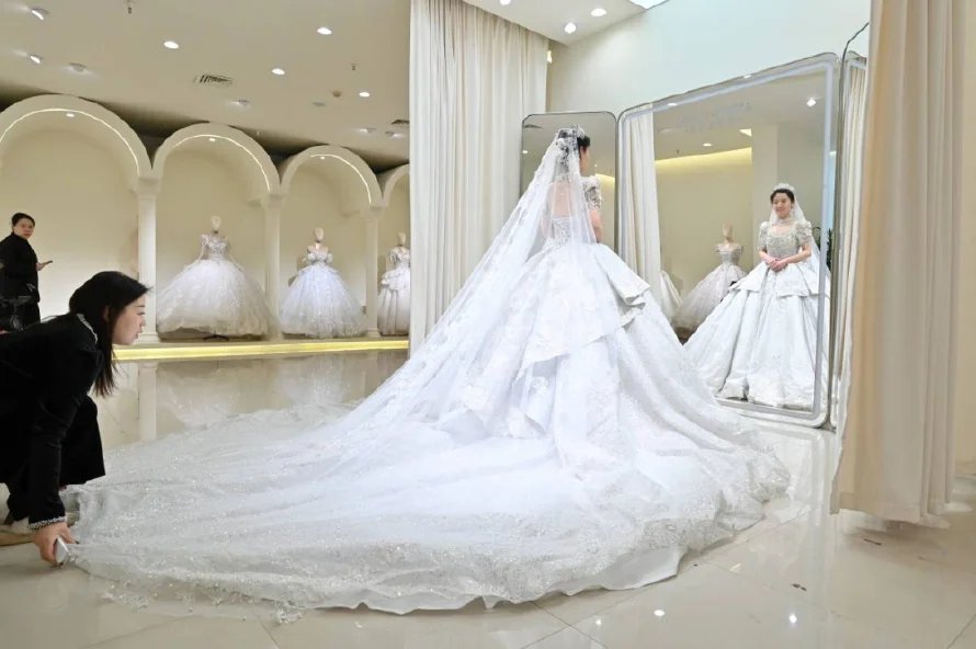 Las autoridades chinas reparten dinero para incentivar el matrimonio