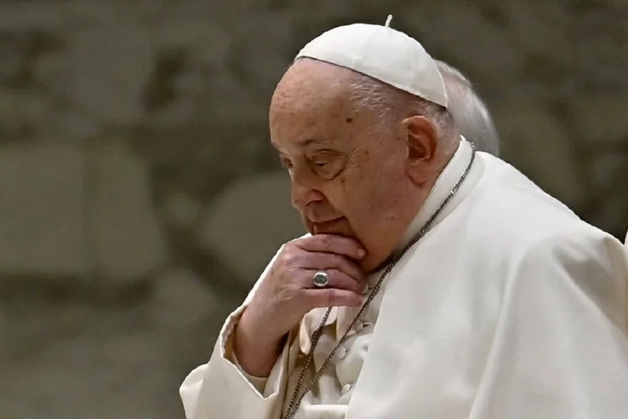 El papa Francisco, hospitalizado en Roma por una bronquitis