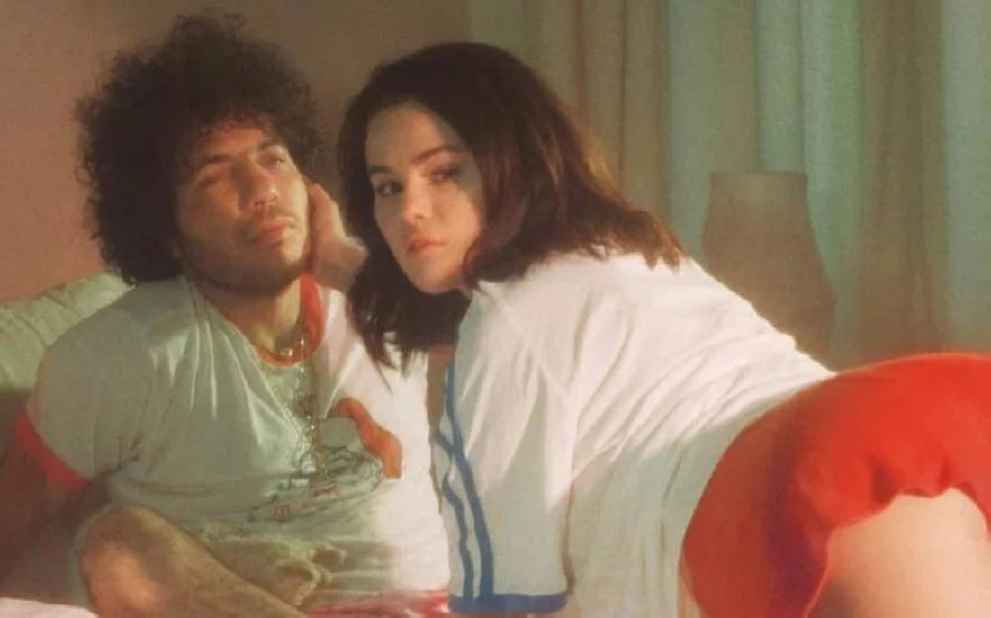 Selena Gómez sorprende con nuevo álbum junto a su prometido Benny Blanco