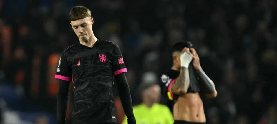 Chelsea cae 3-0 ante Brighton y se aleja de puestos de Champions