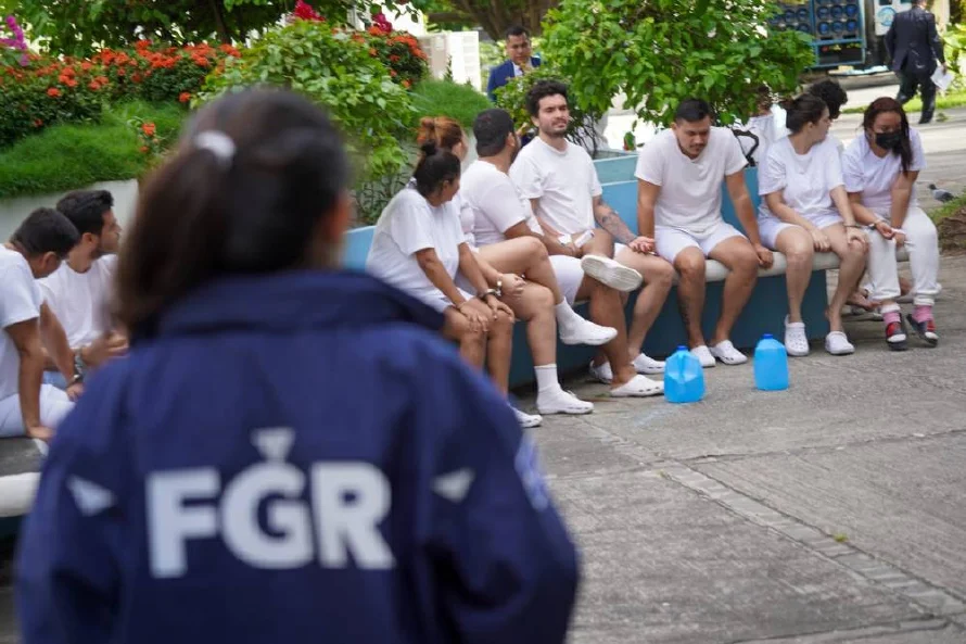 Acusan a 17 extranjeros por estafas en paquetes de salud y viajes