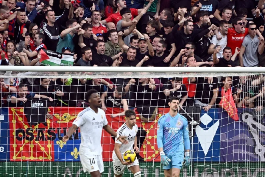 El Sadar deja en el aire el liderato del Real Madrid