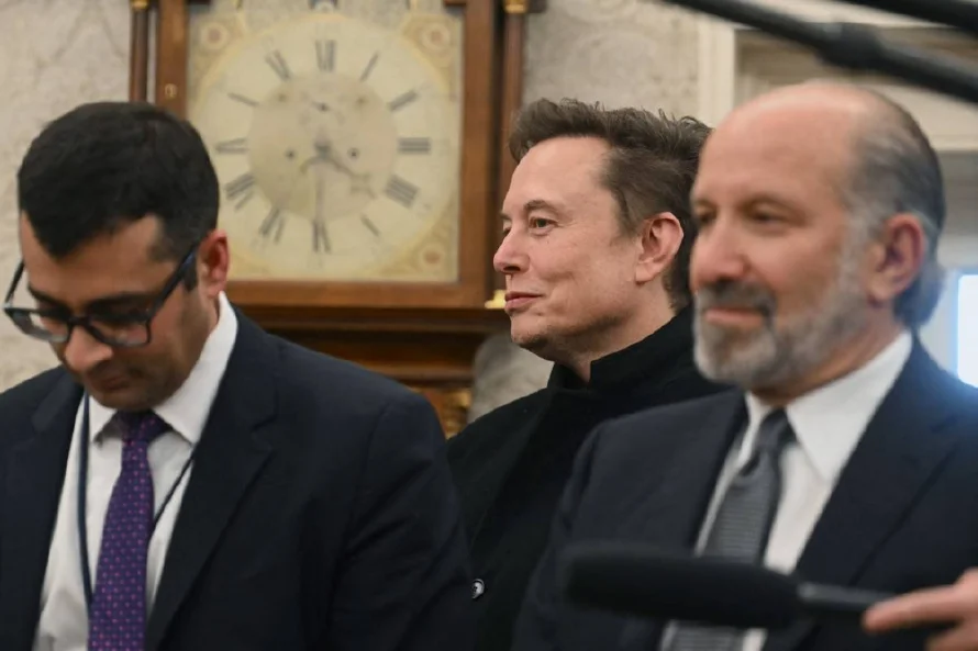 Trump se burla de la prensa y defiende su relación con Elon Musk