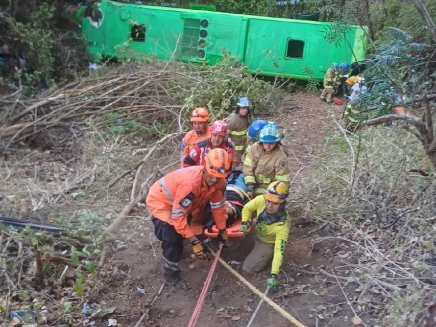 Identifican a lesionados del accidente de bus en Quebrada Seca