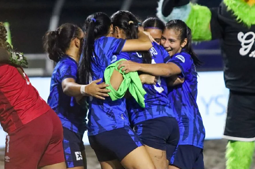 Guerreras de playa campeonas de la Beach Soccer Cup
