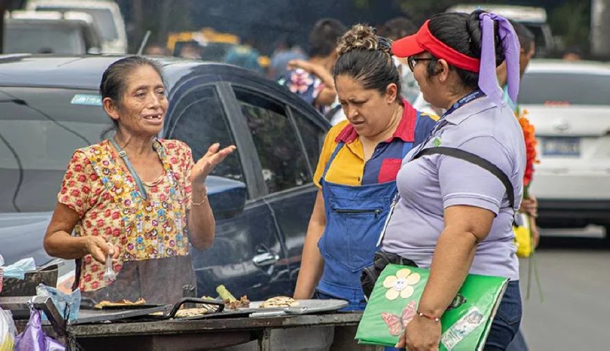 El Salvador tiene bajo desempleo, pero alta informalidad, según estudio