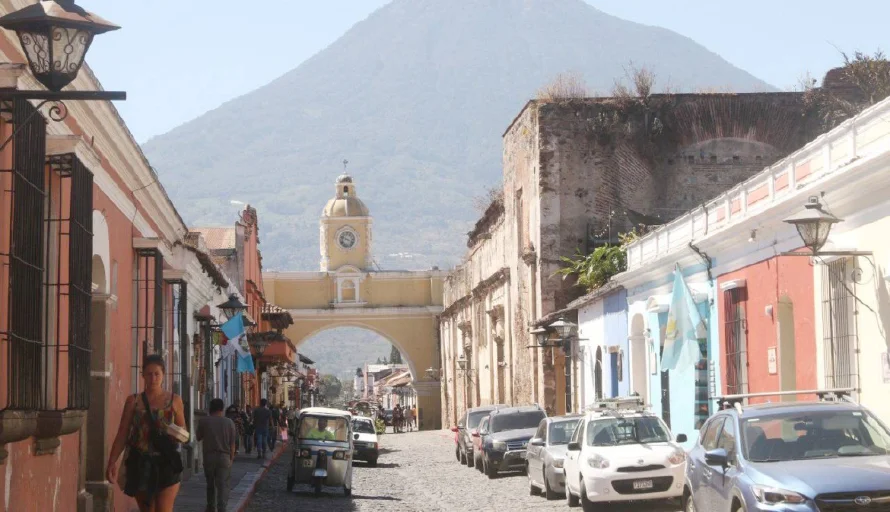 Más de 2.4 millones de salvadoreños salieron del país para hacer turismo en 2024