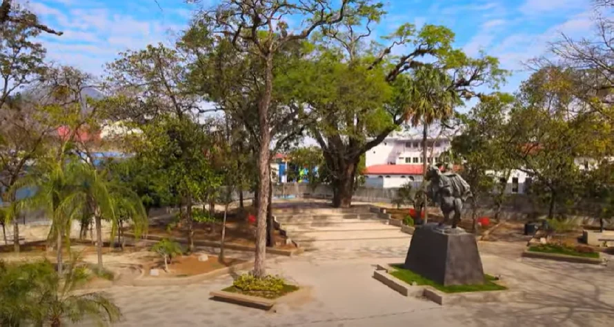 Youtuber revela que la Plaza Bolívar está casi lista con "cambio de look"