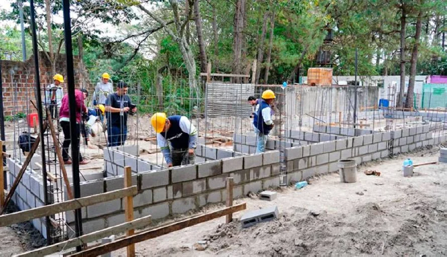 Alcaldía de San Salvador Centro inicia construcción de albergue para animales en la calle al volcán