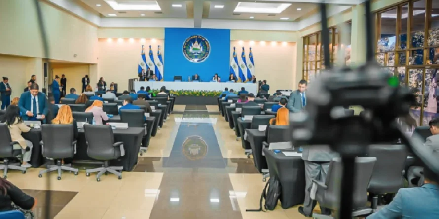 Asamblea podría aprobar dos nuevas leyes en salud y un transitorio para reconstrucción de escuelas