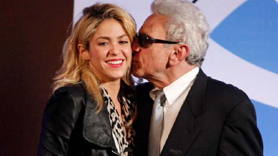 Shakira llegó a Colombia sin atender a fans debido a la salud de su padre