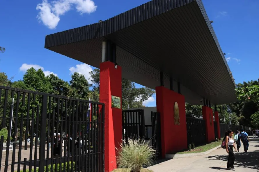 Tres torres del metrocable pretenden ser instaladas en la UES, confirma el rector