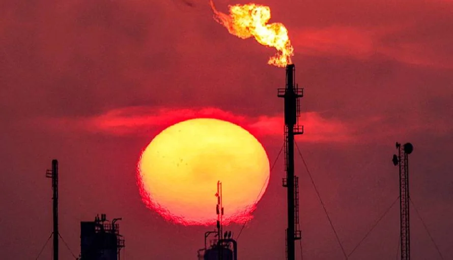 El petróleo se fortalece tras los ataques ucranianos a infraestructura rusa