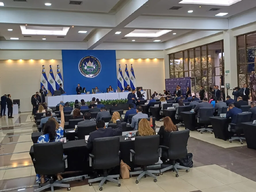 Asamblea autoriza préstamo de $113.9 millones para carretera "Surf City I"