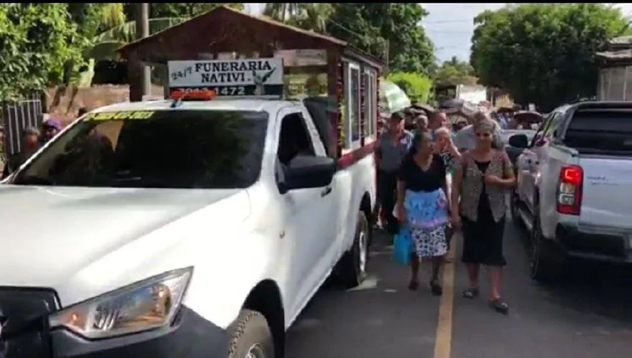 Familiares y amigos despiden restos de salvadoreño que murió con insuficiencia renal tras dos años encarcelado