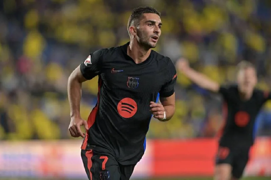 Barcelona se impone en Las Palmas y mantiene el liderato