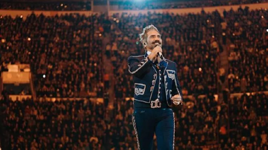 Alejandro Fernández deslumbra con "A Mi Manera", su nueva producción en vivo