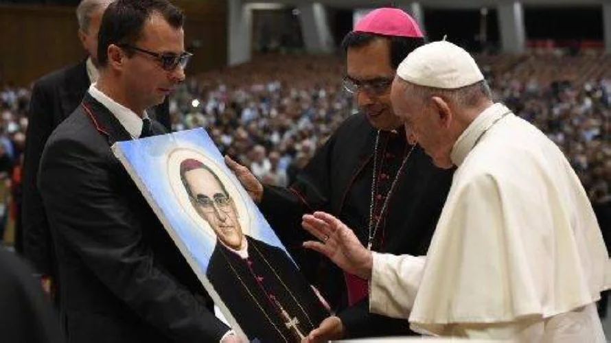 Papa Francisco continúa "bien orientado" pero en estado crítico y pronóstico reservado: Vaticano