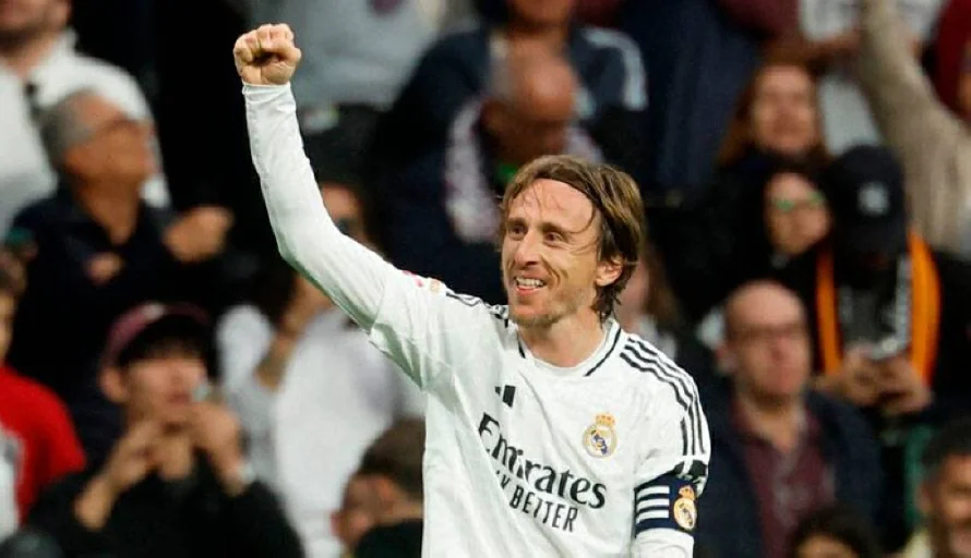 Carlo Ancelotti: "Modric es un regalo para el fútbol, tiene que seguir hasta que él quiera"