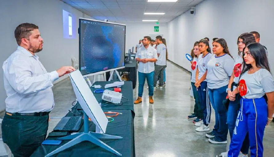 Estudiantes de Aguilares participan en el primer RoadTech de la Secretaría de Innovación