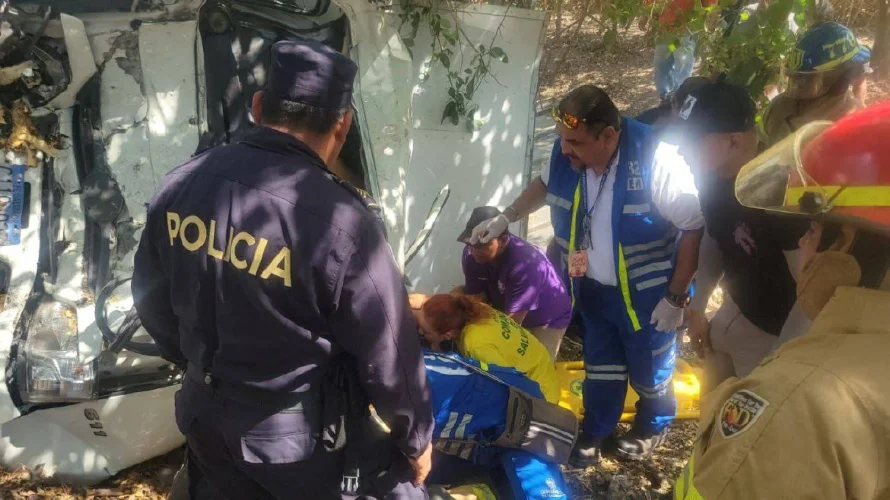 Dos muertos y un lesionado deja un accidente en Santiago Nonualco, La Paz