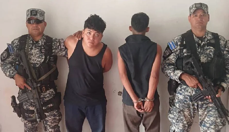 Arrestan a dos hermanos por un homicidio en Tejutepeque, Cabañas