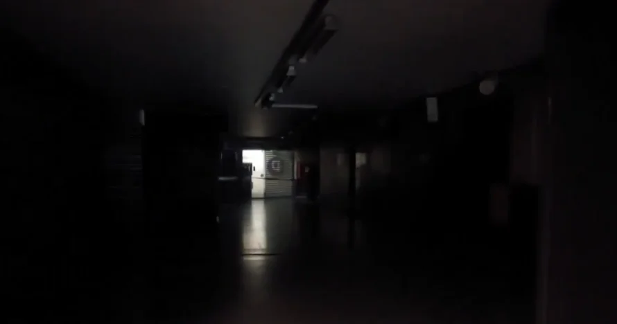 Chile enfrenta inusual apagón masivo que obliga a evacuar metro de Santiago