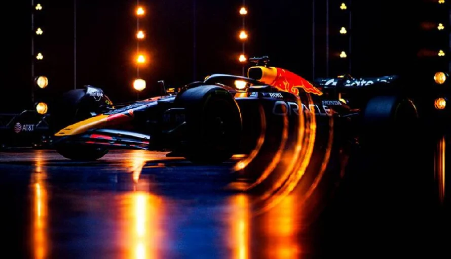 Red Bull desvela el "evolucionado" RB21 de Verstappen y Lawson
