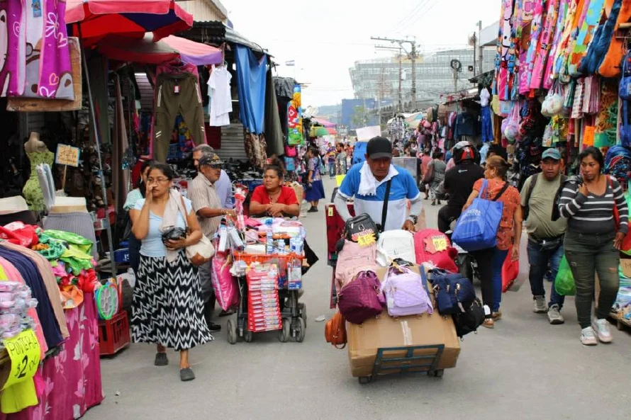 Vendedores temen posible desalojo en la 4a calle Poniente del Centro Histórico