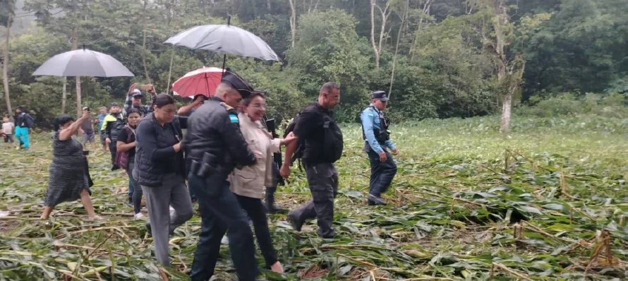 El helicóptero de la presidenta de Honduras realiza un aterrizaje de emergencia por inclemencias climáticas