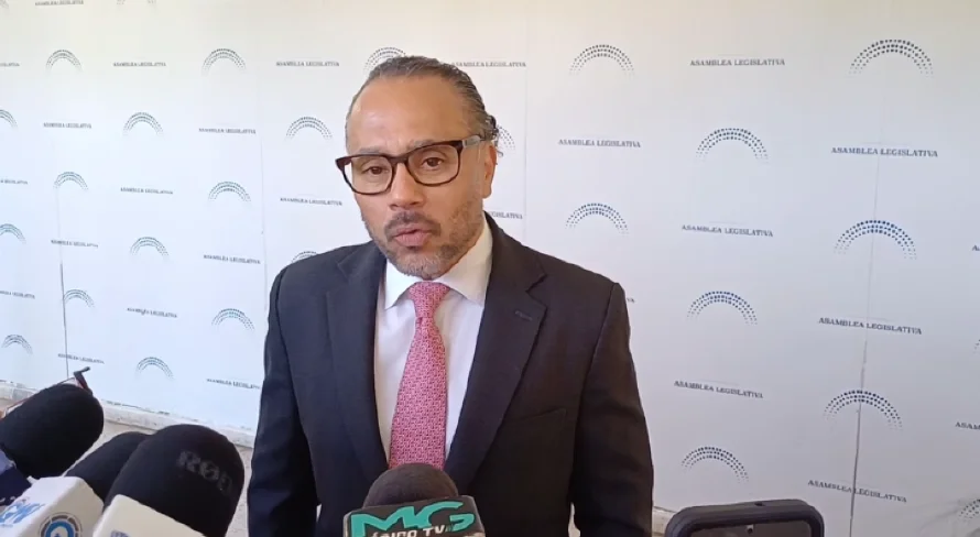 Ernesto Castro: "El pueblo ha dicho que ya no quieren seguir manteniendo a los partidos políticos"