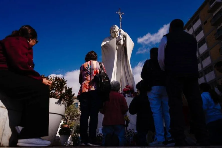 El papa Francisco "durmió bien", anuncia el Vaticano tras 14 días hospitalizado