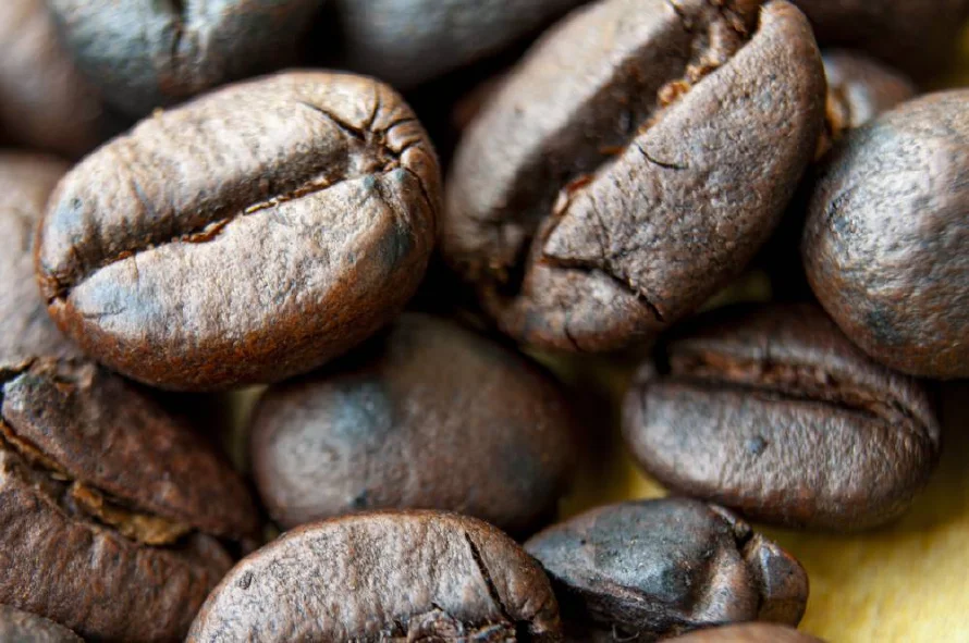 El consumo de café o de frutos secos se asocia con una mejora de la salud hepática