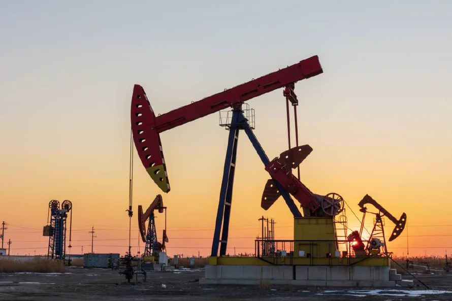 El petróleo sube impulsado por el fin de la licencia a Chevron en Venezuela