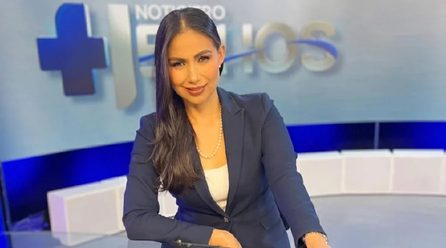 Roxana Webb se retira del noticiero "Hechos" para cuidar de sus gemelas
