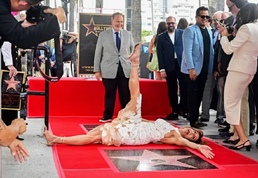 Lili Estefan y Raúl de Molina recibieron estrellas en el Paseo de la Fama de Hollywood