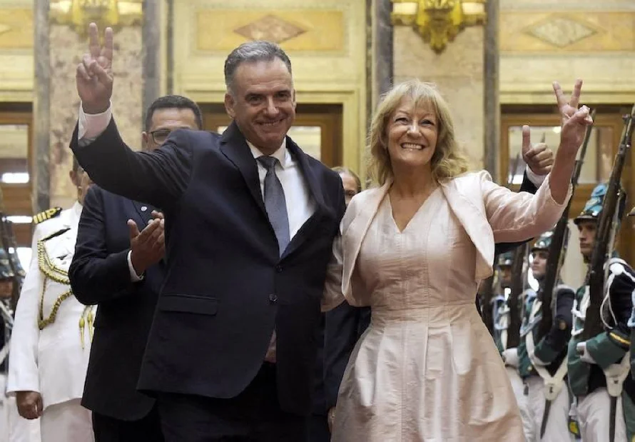 El izquierdista Yamandú Orsi asume como presidente de Uruguay