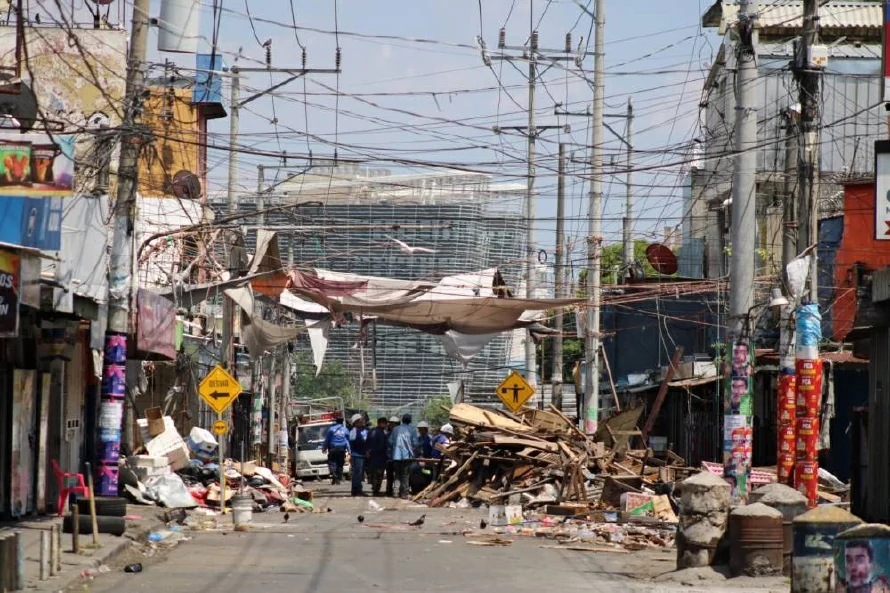 Mil puestos fueron desmontados en el centro de San Salvador tras desalojo de vendedores