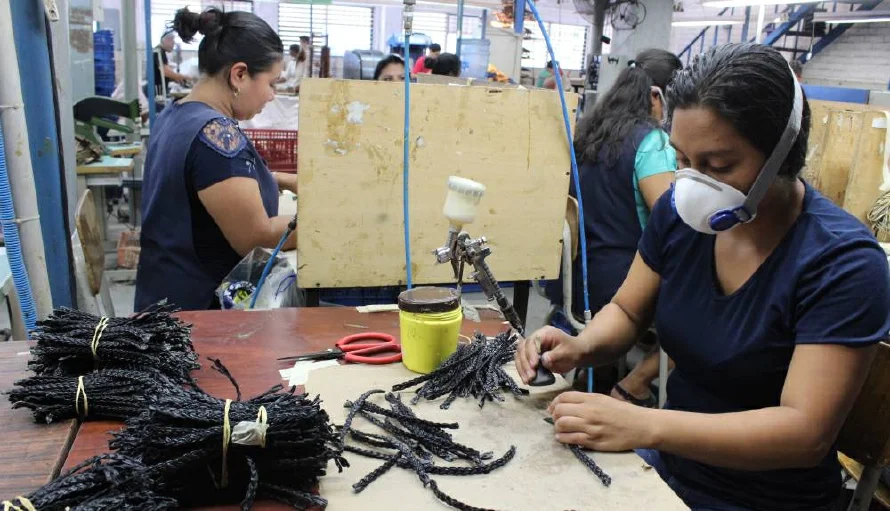 El Salvador tiene una de las brechas de participación laboral más altas en América Latina