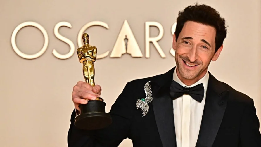 El actor Adrien Brody rompe récord del discurso más largo de los Óscar