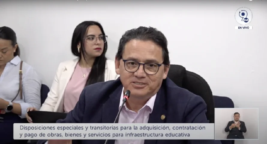 Cerrar una escuela es una palabra que nosotros no utilizamos, nosotros estamos unificando: ministro de Educación