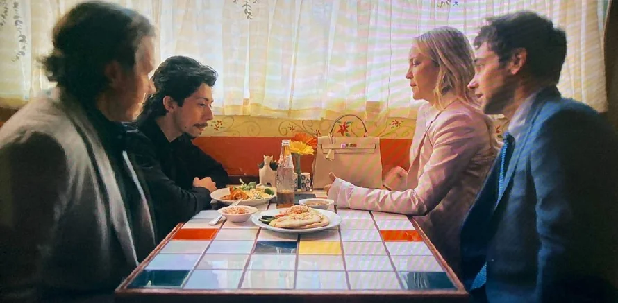 ¡Pupusas y una salvadoreña en la nueva serie de Netflix: "Running Point"