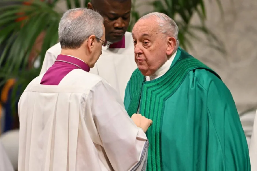 El papa Francisco se mantiene "estable" y celebra el inicio de la Cuaresma en el hospital
