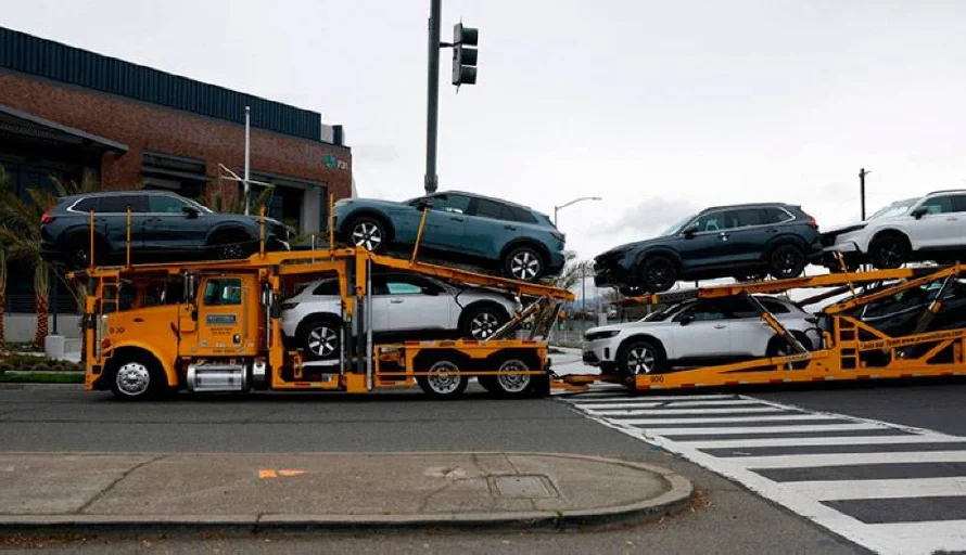 EEUU aplaza aranceles a importaciones de autos de Canadá y México
